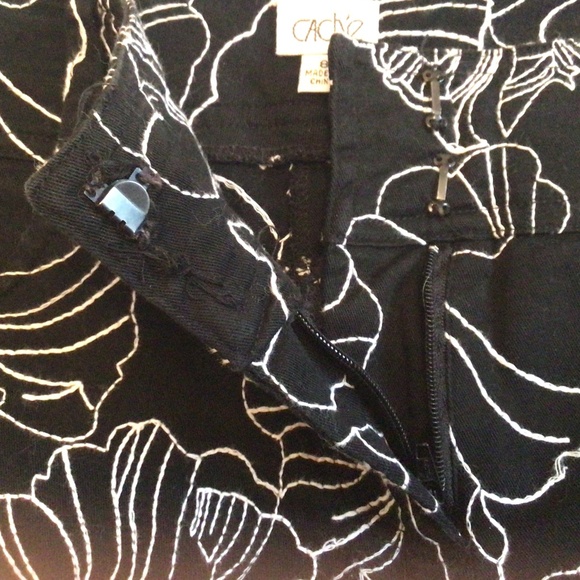 Cache Bermuda Black White Flowers Shorts - Picture 8 of 10
